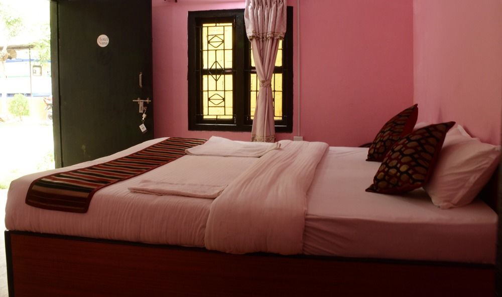 Sauraha Nana Hotel ภายนอก รูปภาพ