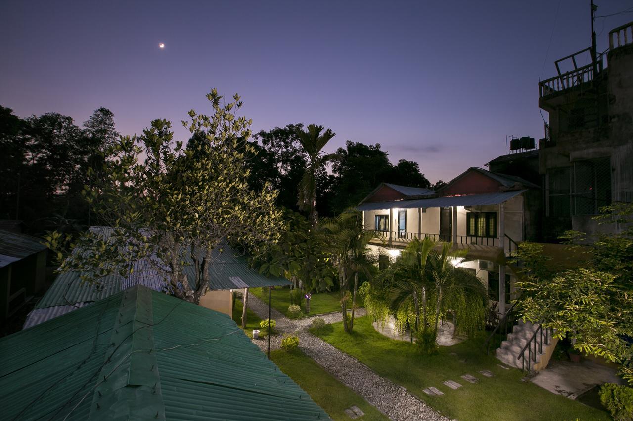 Sauraha Nana Hotel ภายนอก รูปภาพ