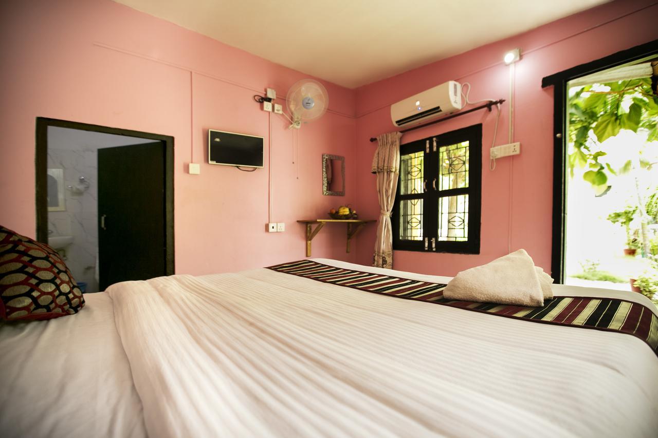 Sauraha Nana Hotel ภายนอก รูปภาพ