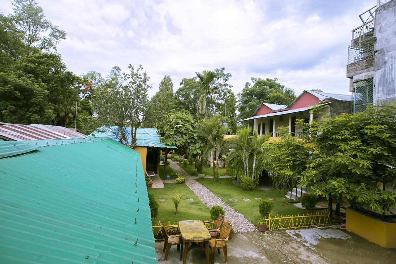 Sauraha Nana Hotel ภายนอก รูปภาพ