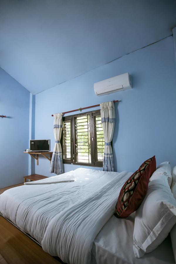 Sauraha Nana Hotel ภายนอก รูปภาพ