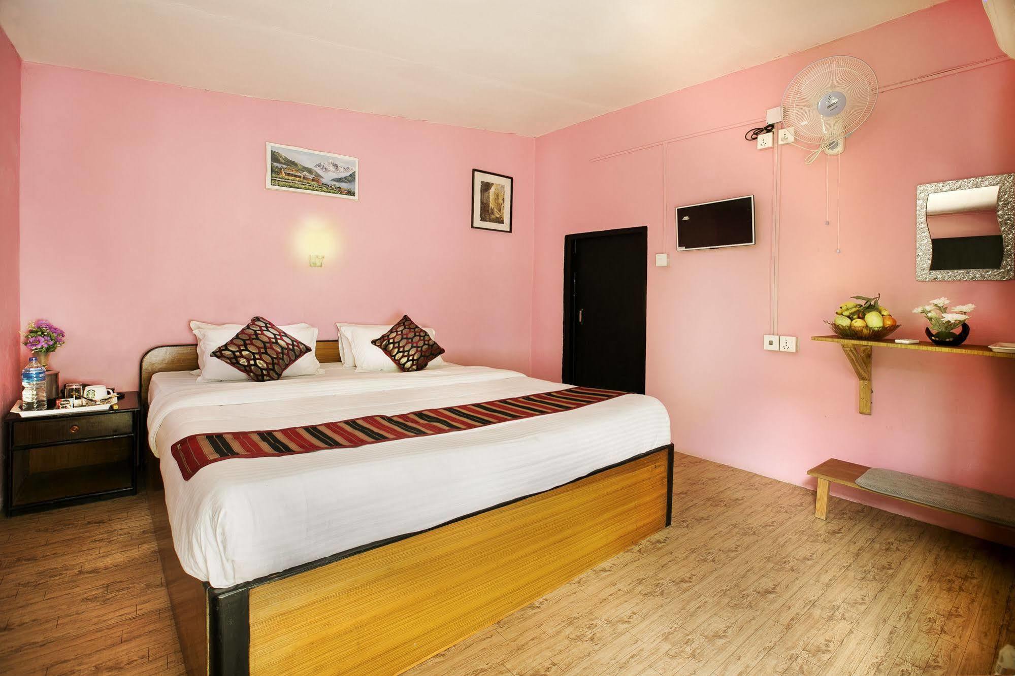 Sauraha Nana Hotel ภายนอก รูปภาพ
