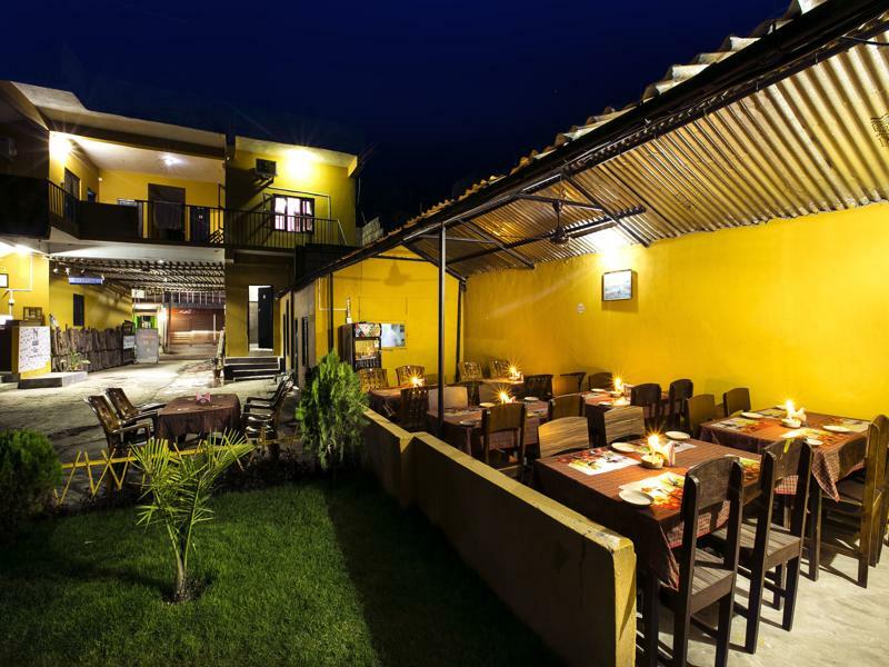 Sauraha Nana Hotel ภายนอก รูปภาพ
