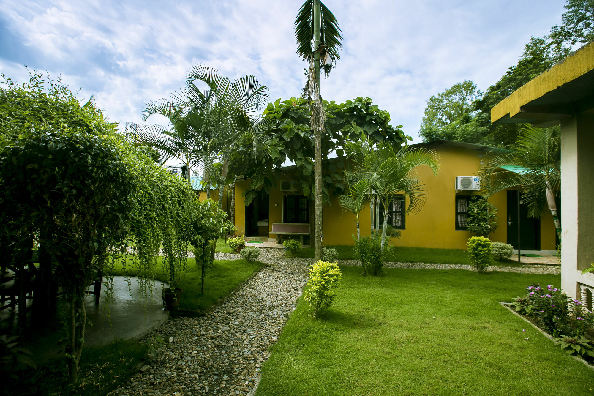 Sauraha Nana Hotel ภายนอก รูปภาพ